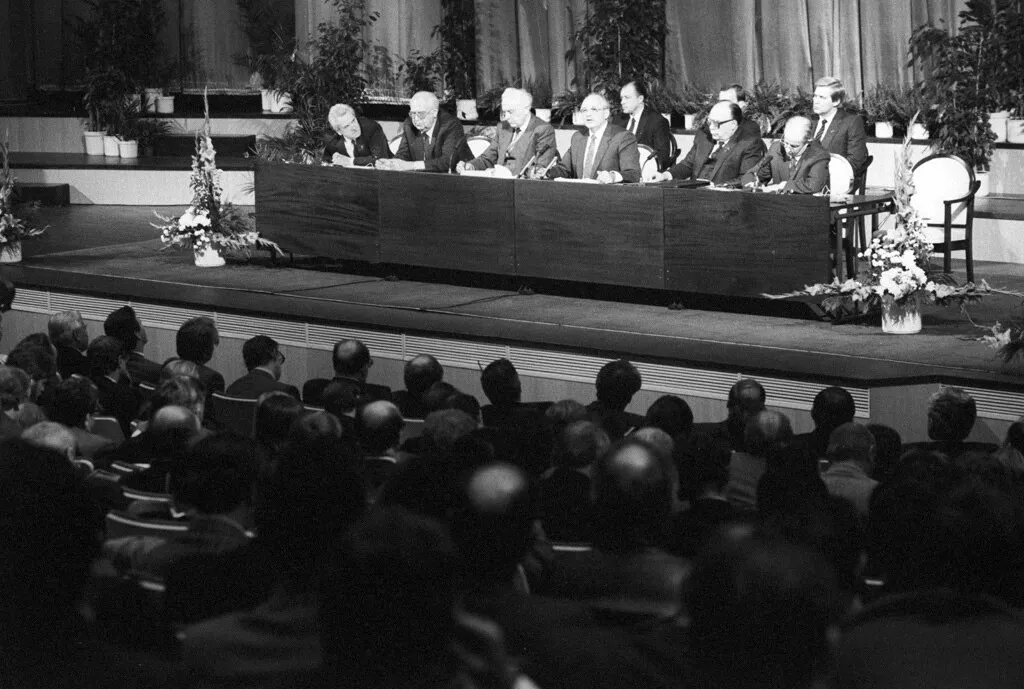 Gorbatchev en conférence de presse à Reykjavik, 1986 : la « nouvelle pensée » a grandi non de l’idéologie, mais de l’information (photo : Iouri Abramotchkine / RIA Novosti, CC BY-SA 3.0).
