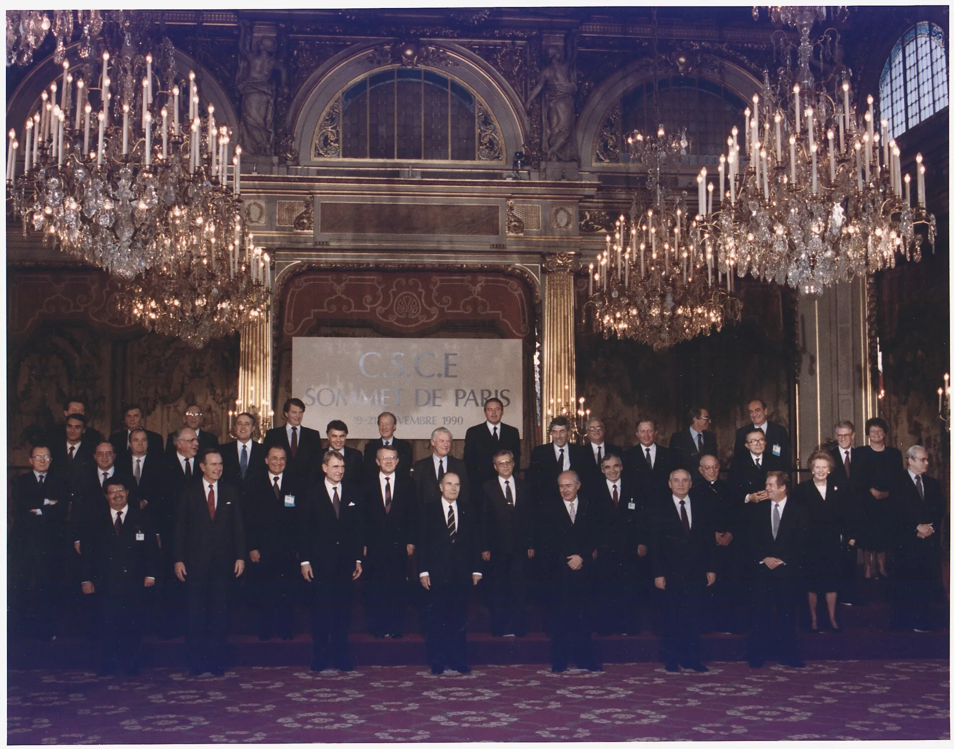 The Élysée Palace, January 22, 1963: Adenauer and de Gaulle sign the treaty — two old nationalists redefine greatness as a joint affair (photo: Bundesarchiv, B 145 Bild-P106816 / CC-BY-SA 3.0).