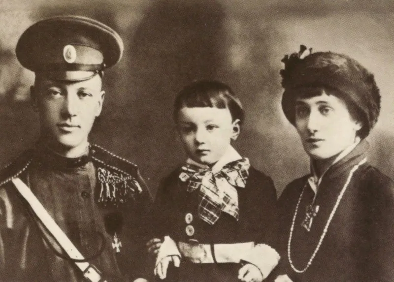 Nikolai Gumilev, little Lev, Anna Akhmatova, 1915: the son of two great poets.