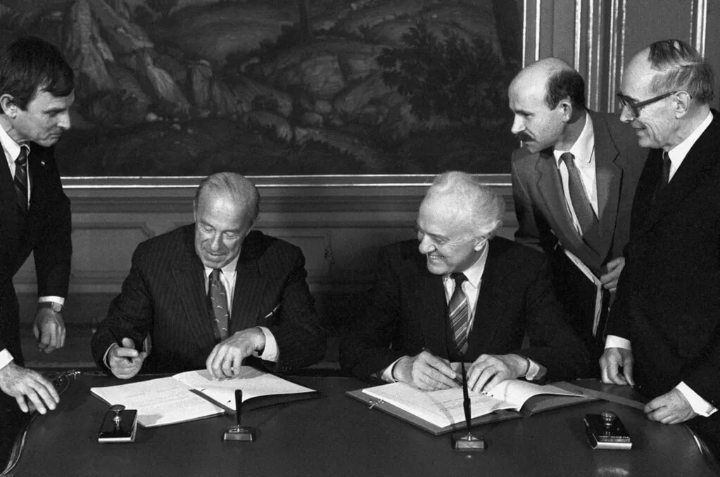 Moskau, April 1987: Schewardnadse und Shultz — der Apparat, der gestern die Belagerung meldete, vollzieht die Entspannung (Foto: RIA Novosti archive, image #410998 / Sergey Guneev / CC-BY-SA 3.0).